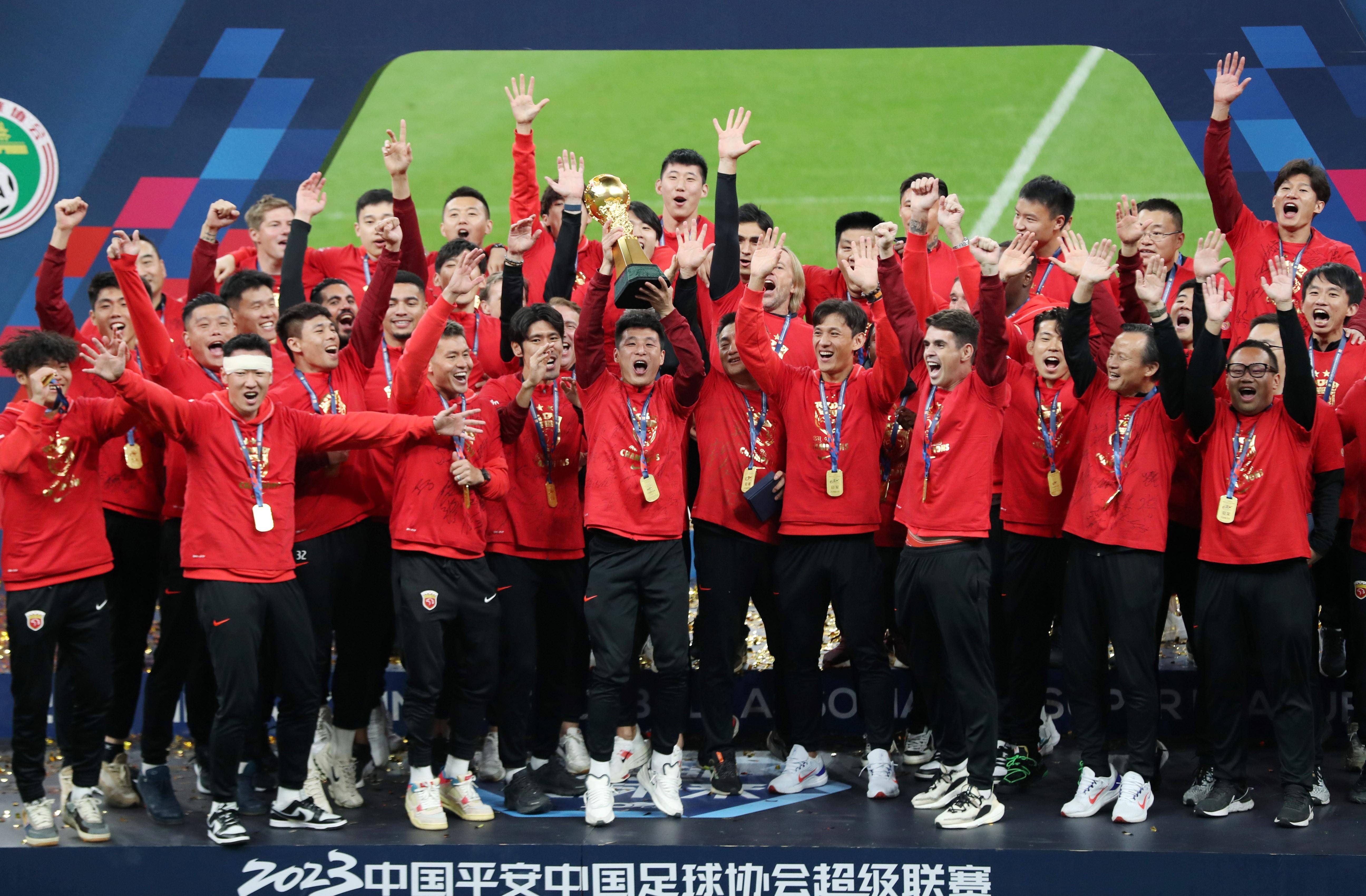 包含上海上港大胜对手，信心满满冲刺联赛的词条